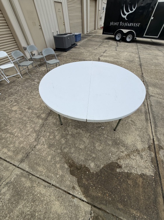 6ft round tables